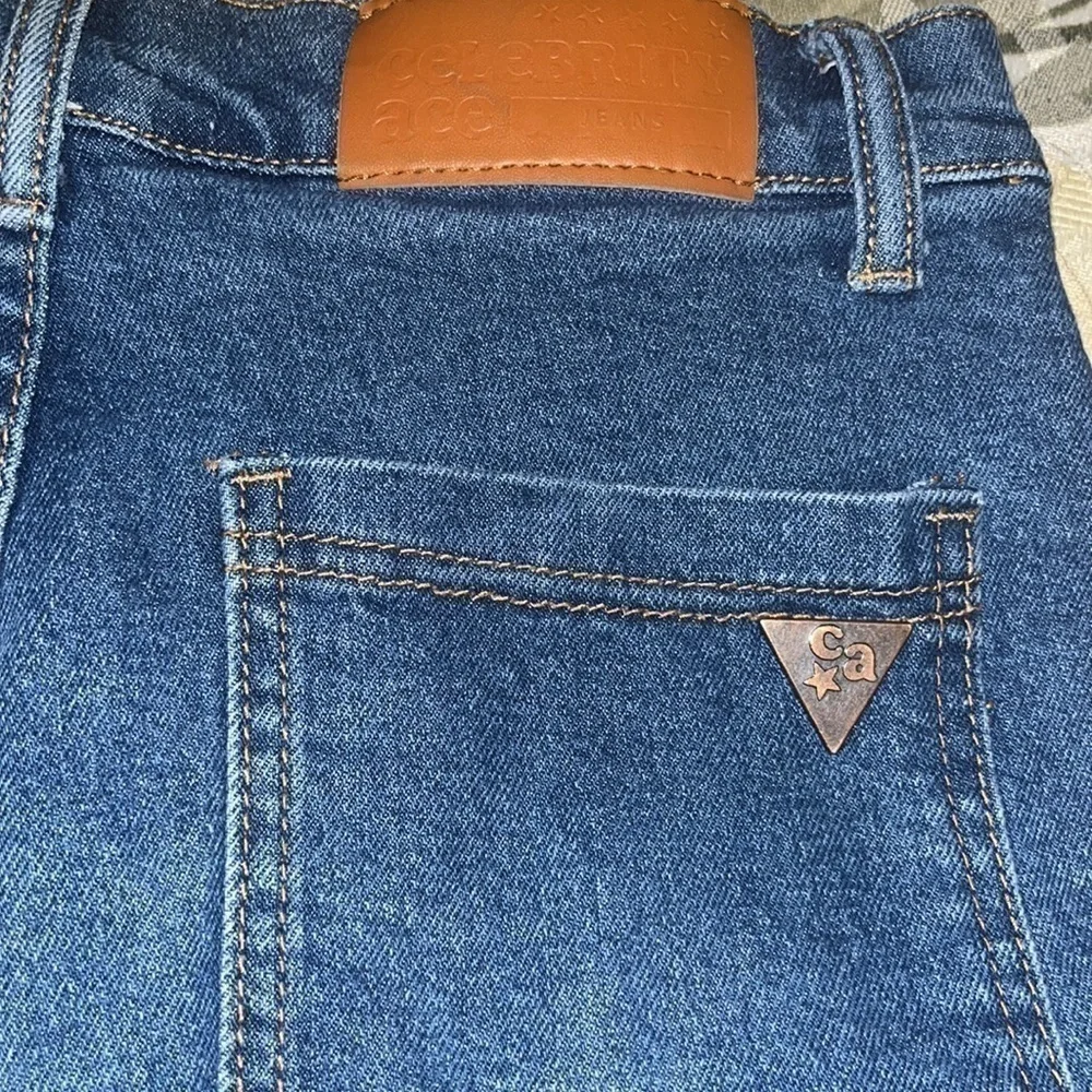 Celebrity Ace Blue Wash The MomsCargo Pocket Jeans - Picture 10 of 10